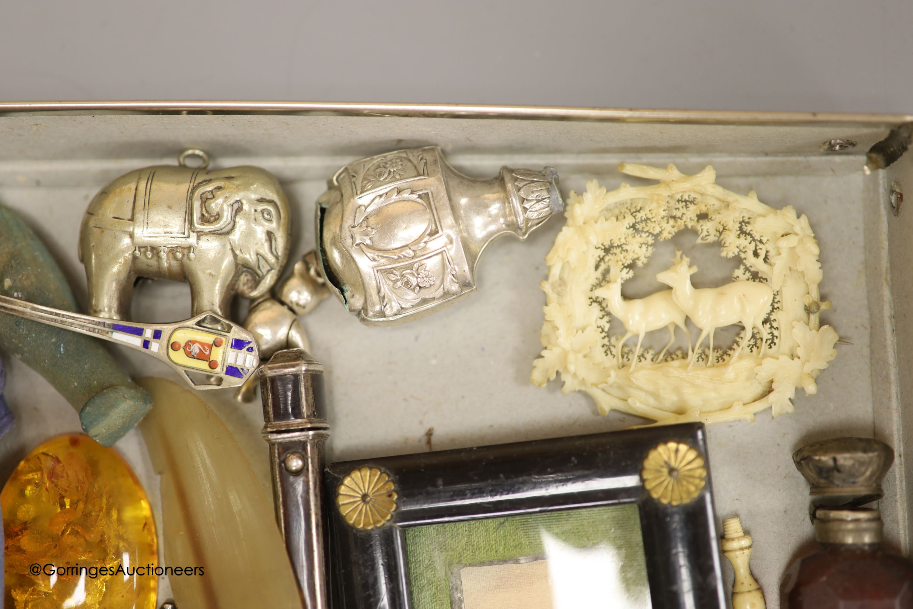 A large quantity of mixed collectables